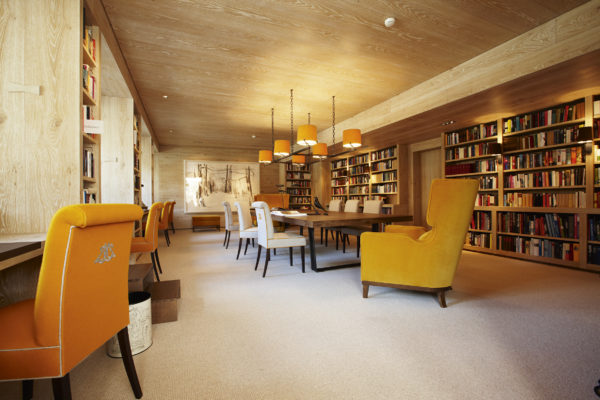 Einzgartige Bibliothek im Hotel Hochschober