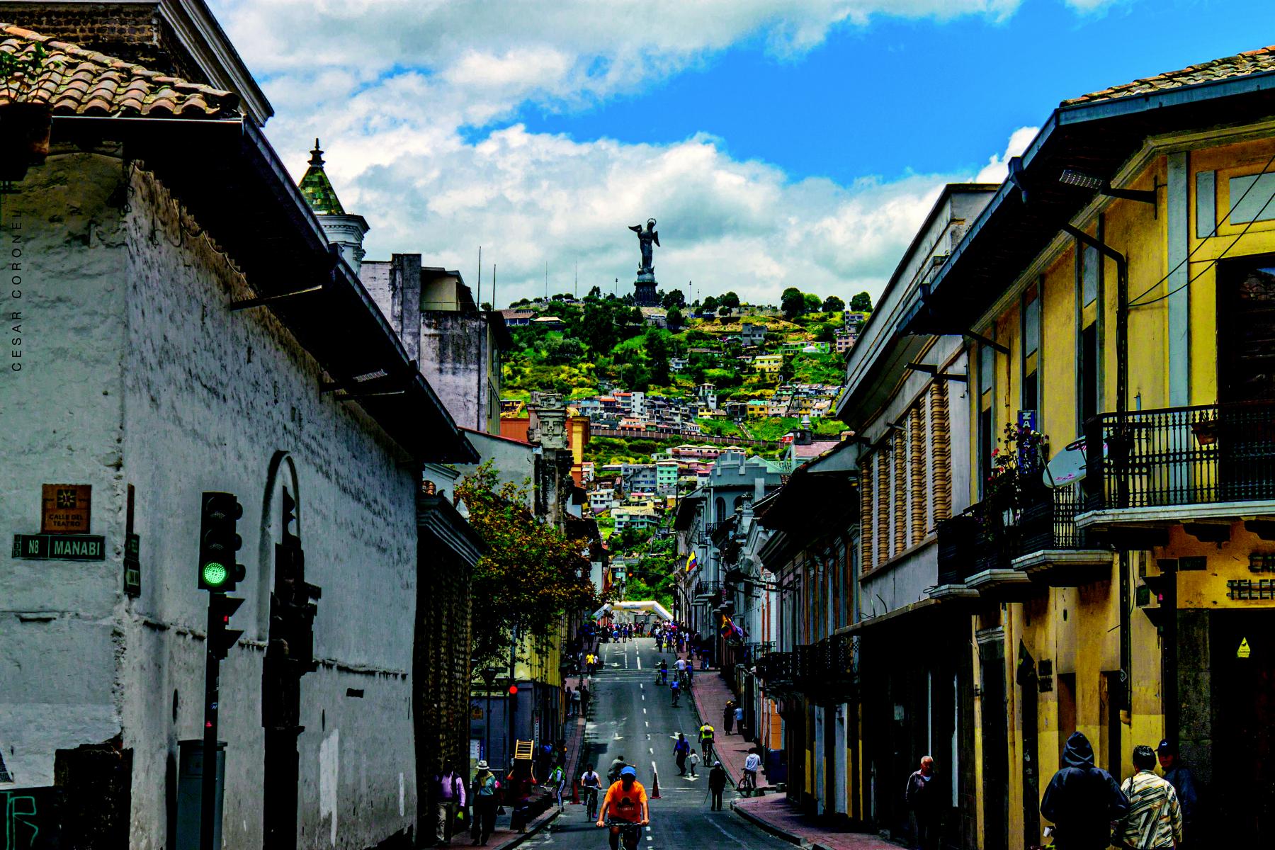 Die Altstadt von Quito mit dem Aussichtspunkt Virgen del Panecillo