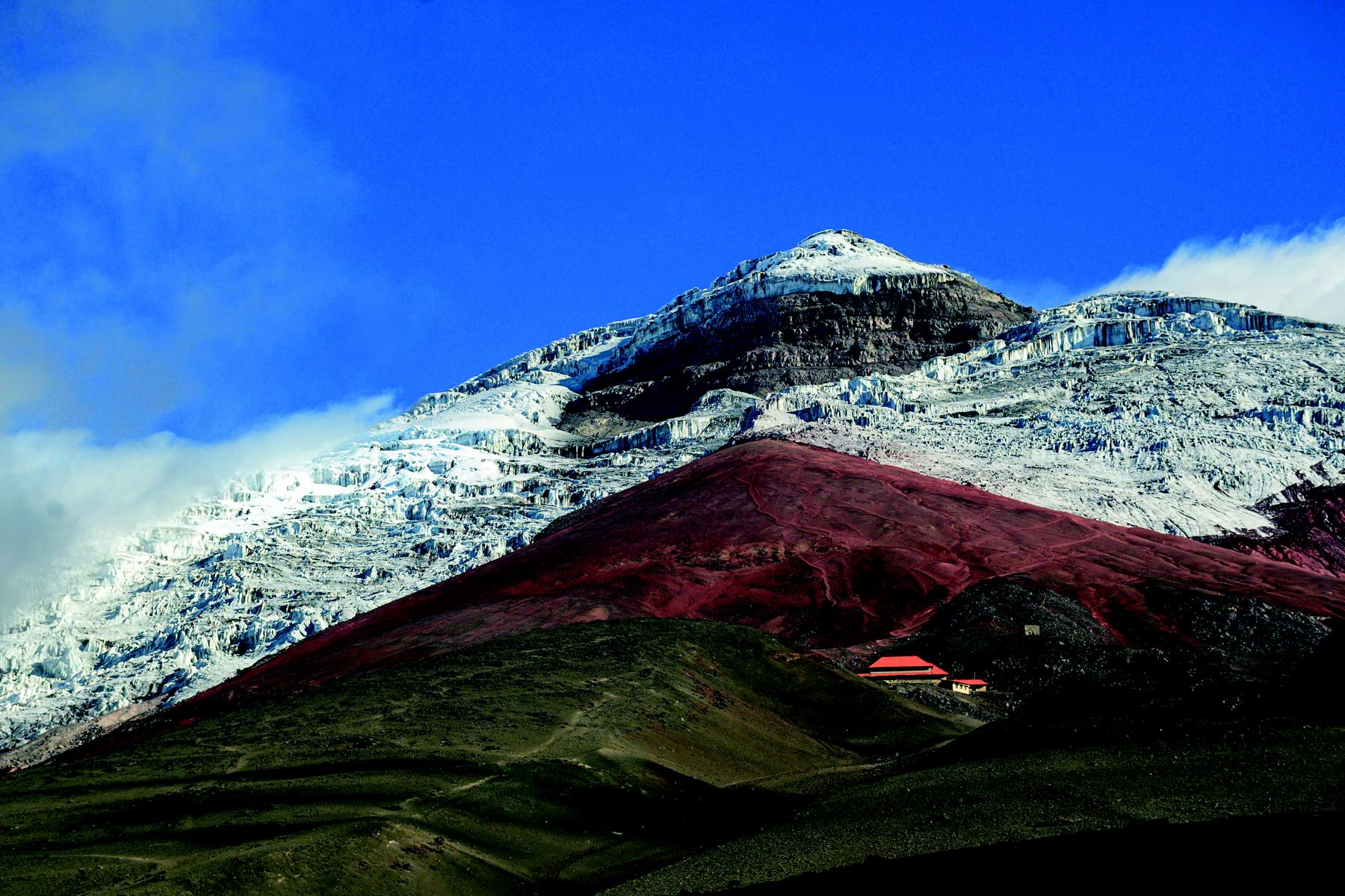 Der schneebedeckte Vulkan Cotopaxi in Ecuador